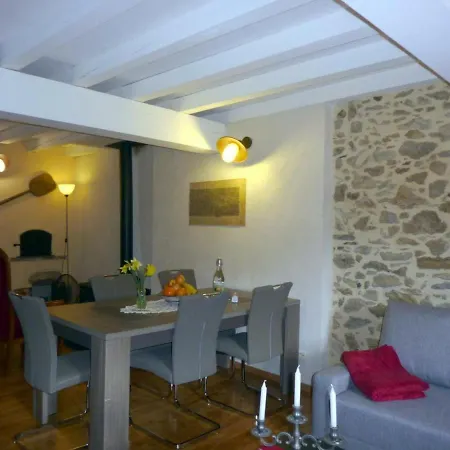 Montségur, 3 Pièces, 4 Personnes - Fr-1-419-245 * Montségur